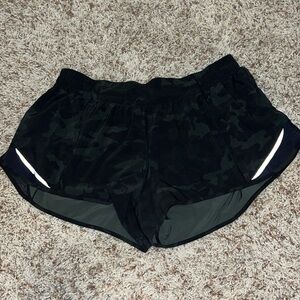 Lululemon Hotty Hot Shorts 2.5in
